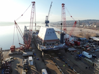 Manitowoc crawler cranes perform record-breaking lift