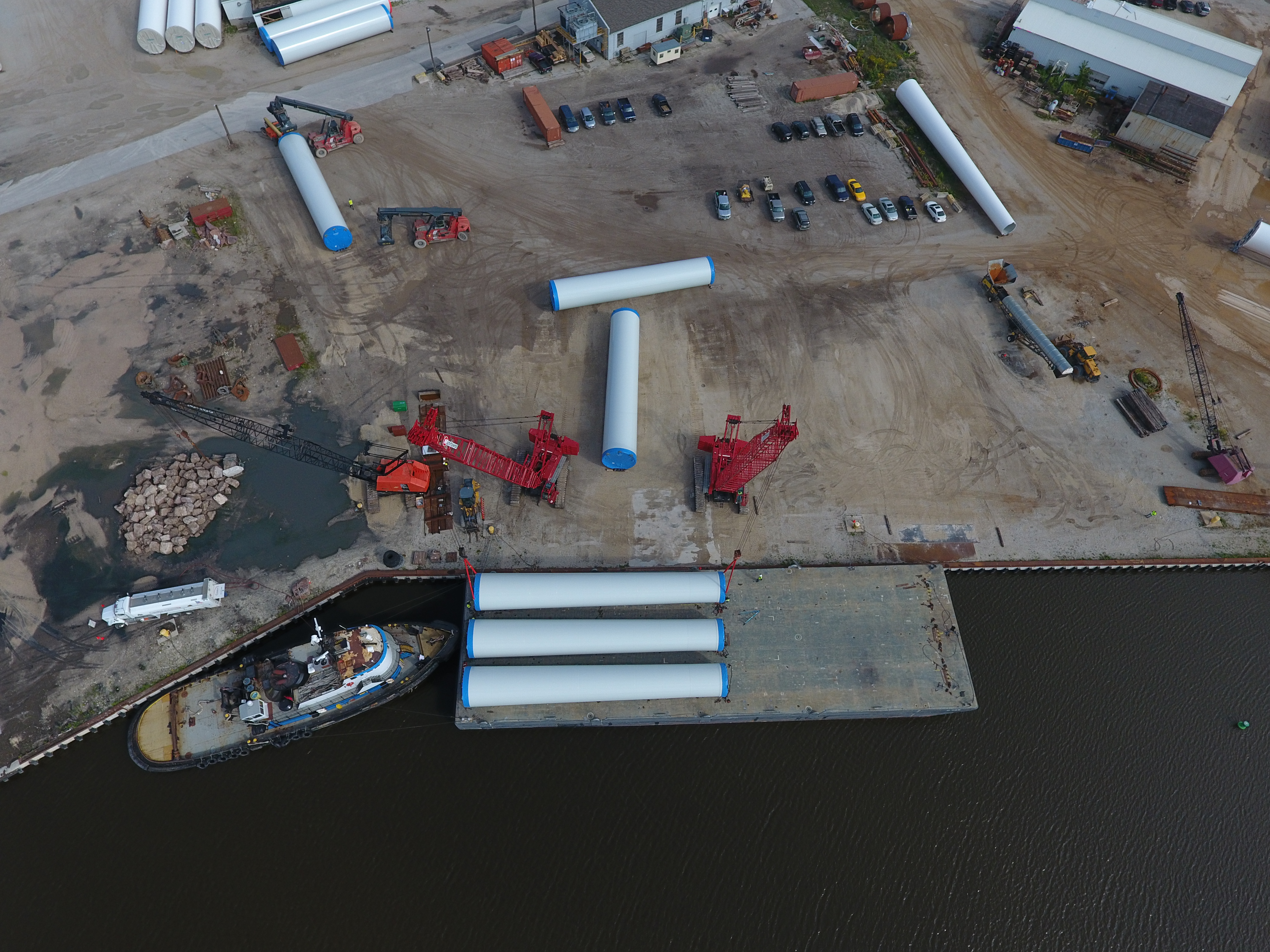 MLC165s give rise to barge-shipping of wind turbine towers - 4