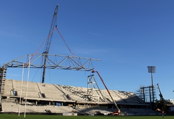 Stadium-roof-takes-shape-1