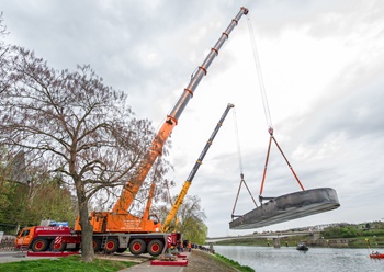 Grove perform tandem lift in Luxemborg