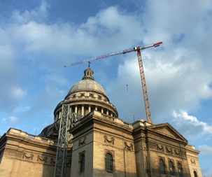 Potain tower crane restoring famous French landmark