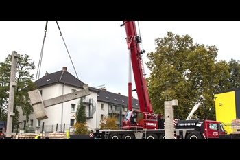 Grove-GMK5250L-combines-precise-control-and-lifting-power-in-downtown-Dortmund2