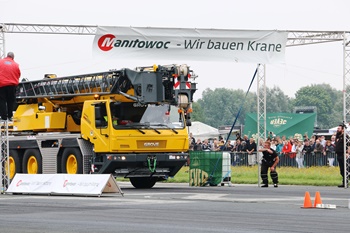Manitowoc Cranes competes in drag race and unveils new Product Verification Center 7