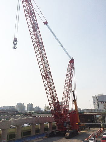 MLC650 crawler crane in South Korea