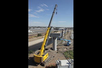 Grove-GHC75-helps-construct-Skyway-Bridge,-Colorado’s-longest elevated-railway-3
