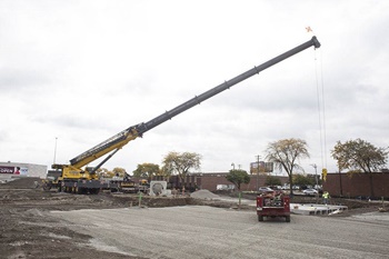 Grove-crane-brings-mobility-and-smooth-operation-to-challenging-airport-lift