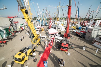 Grove-showcases-industry-leading-GMK4100L-1-and-GMK5150-cranes-at-GIS-2017