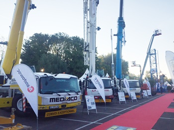 Manitowoc-and-partners-showcased-industry-leading-cranes-and-technologies-at-JDL-2017-1