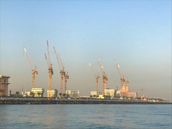 Potain-tower-cranes-construct-massive-new-resort-in-Dubai’s-Palm-Jumeirah