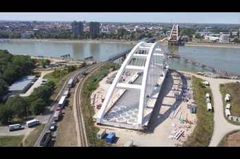 Remote-functions-of-Potain-MCT-88-enable-efficient-Serbian-bridge-reconstruction-3