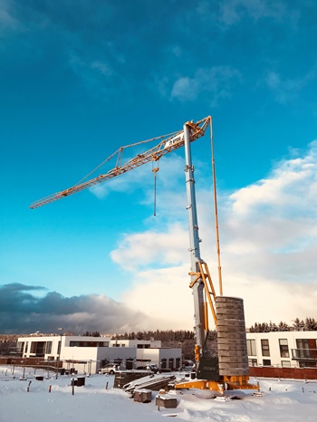 First-Potain-Hup-32-27-self-erecting-crane-delivered-in-Iceland