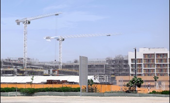 Potain-cranes-construct-sustainable-community-in-Abu-Dhabi-1