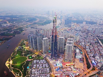 Potain-cranes-lead-construction-on-Vietnams-tallest-building-2