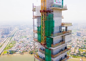Potain-cranes-lead-construction-on-Vietnams-tallest-building-3