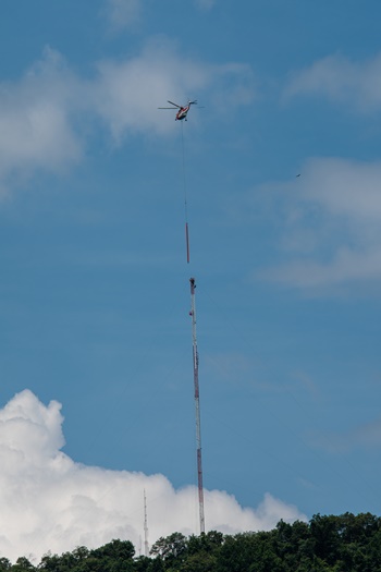 Grove TMS500-2 assists helicopter to install antenna on radio tower in Maryland