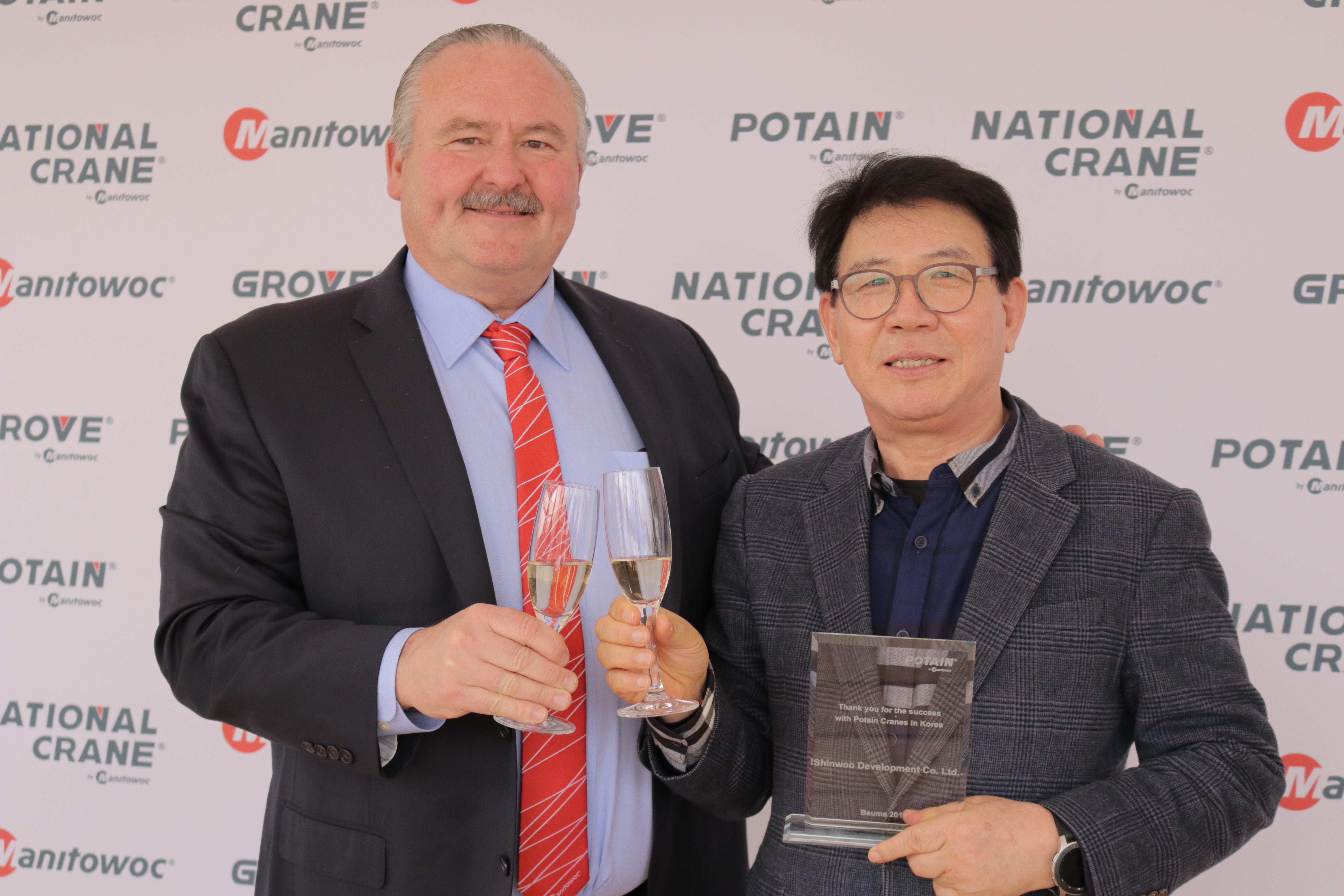 Manitowoc and Shinwoo Development Co. celebrate their partnership at bauma 2019