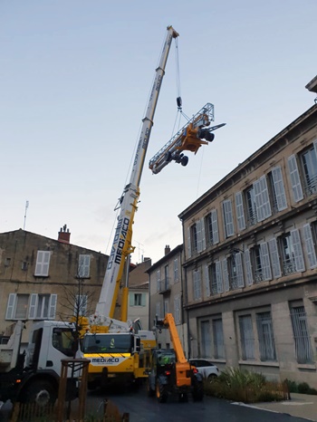 Potain Igo 22 installed on hard-to-reach job site in historic French city