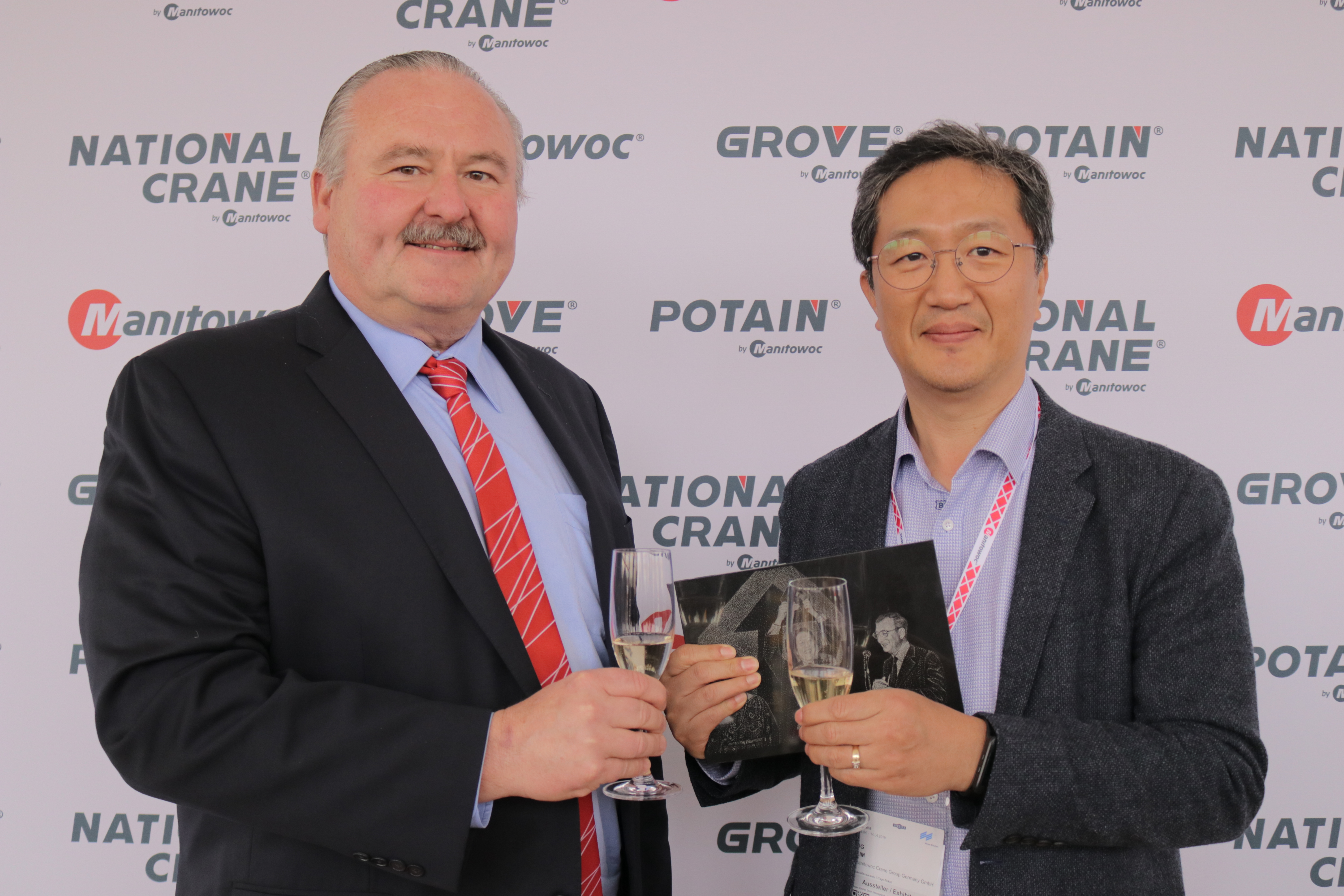 Potain and KIL celebrate more than 40 years of partnership at bauma 2019