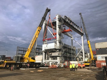 Two Grove cranes repair gantry crane at Australia’s first automated port-1