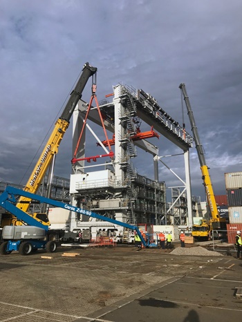 Two Grove cranes repair gantry crane at Australia’s first automated port-2