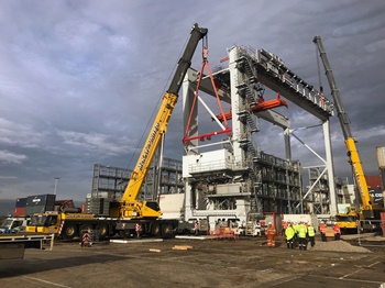 Two Grove cranes repair gantry crane at Australia’s first automated port-3