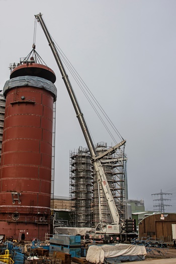 BKL’s Grove GMK6400 with MegaWingLift™ assisted in the construction of a heat storage system on the Ingelheimer Aue in Mainz, Germany-4